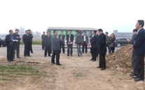 2013年3月23日下午，，，，，，，成武县委、县政府、县人大政协四大班子领导对成武公司长输管线项目建设进行视察。。。。。。。 视察组在以鲁志成书记为首的领导班子对天然气长输管线项目进行现场调度。。。。。。。在工程现场，，，，，，，项目建设总指挥长张冠中主任对本项目建设情况进行介绍，，，，，，，张主任详细介绍项目建设进度、资金投入、Z6尊龙凯时燃气公司发展情